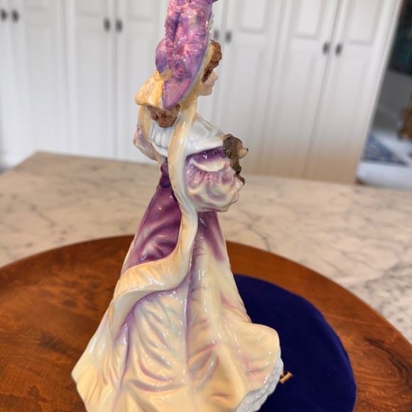 Lady Doulton Lily Royal Doulton Figurine HN3626. 1995 Limited Edition. - Picture 5 of 10